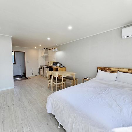 Greenside Pension Seogwipo Exterior foto