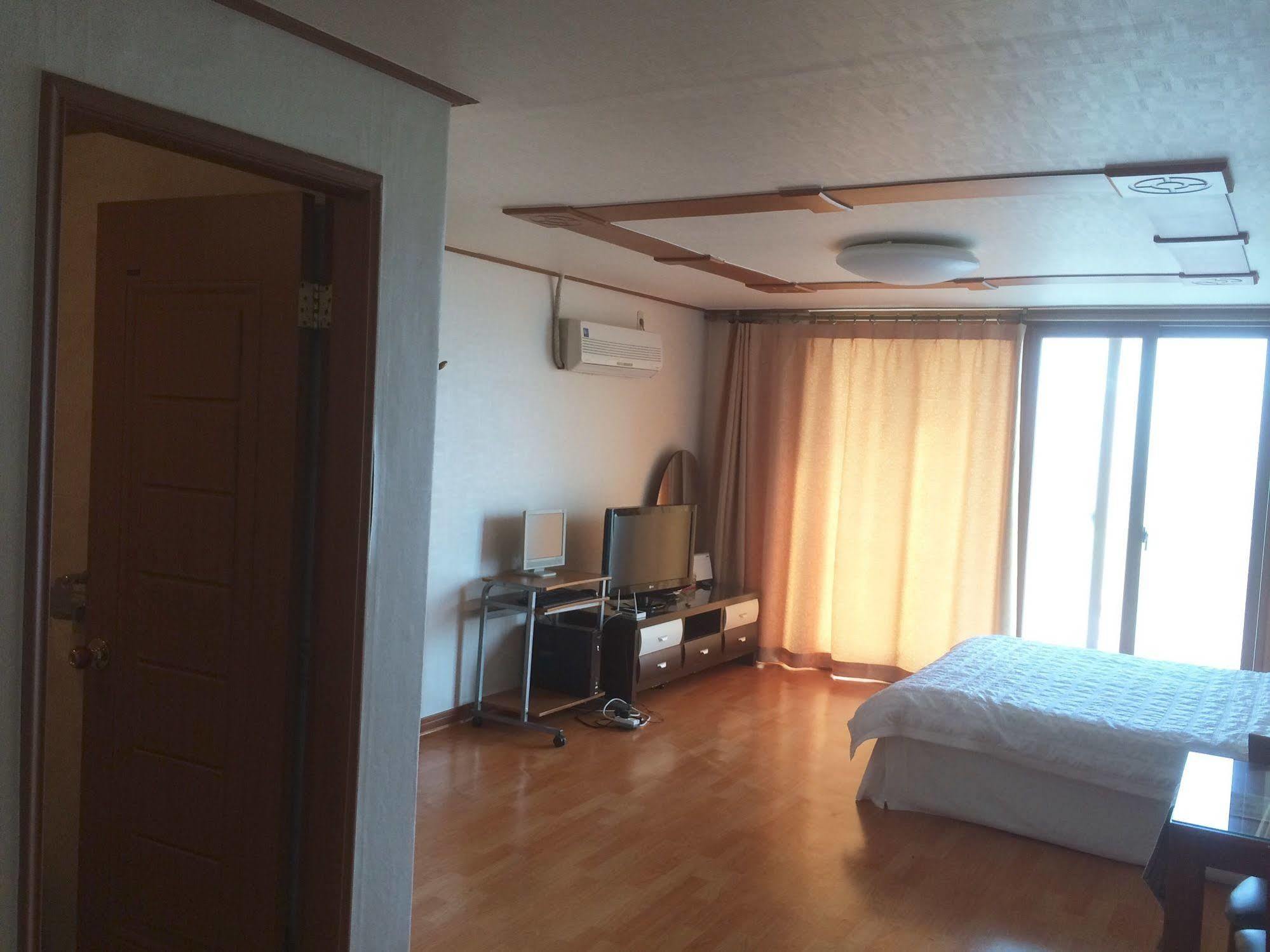 Greenside Pension Seogwipo Exterior foto